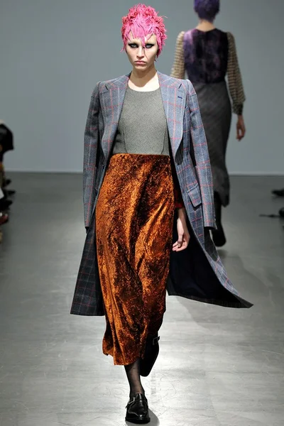 Look 3